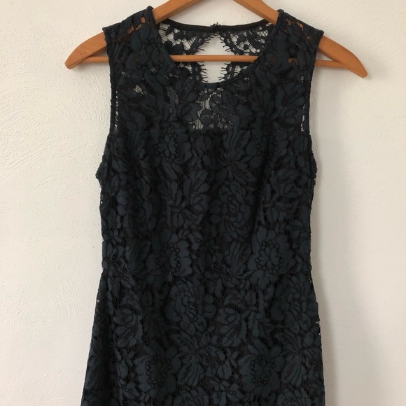 Two Tone Lace Sheath Dress - Picture 8 of 8